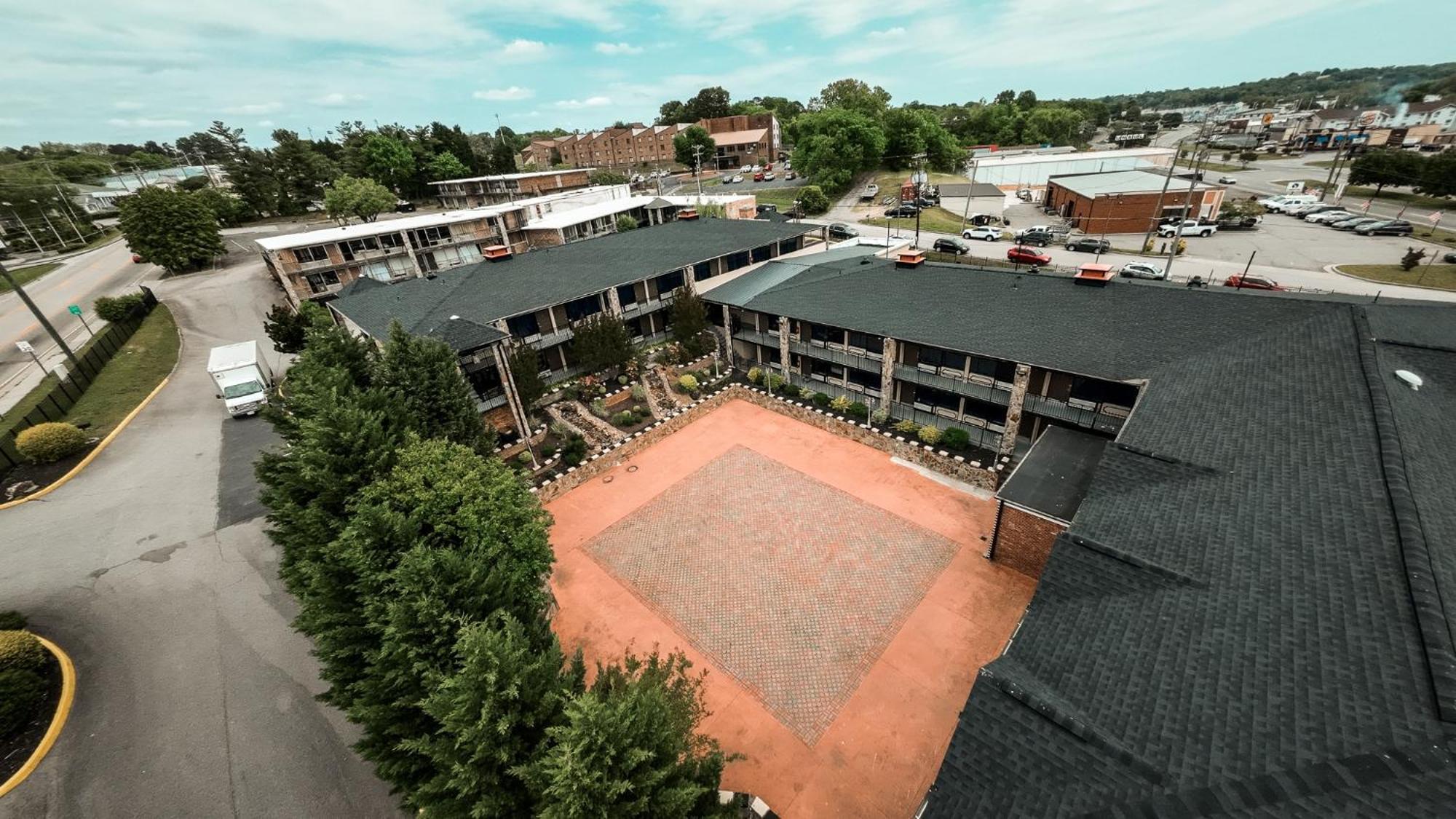 Riverside Inn & Suites By Oyo Danville Ceaser Casino Exterior photo