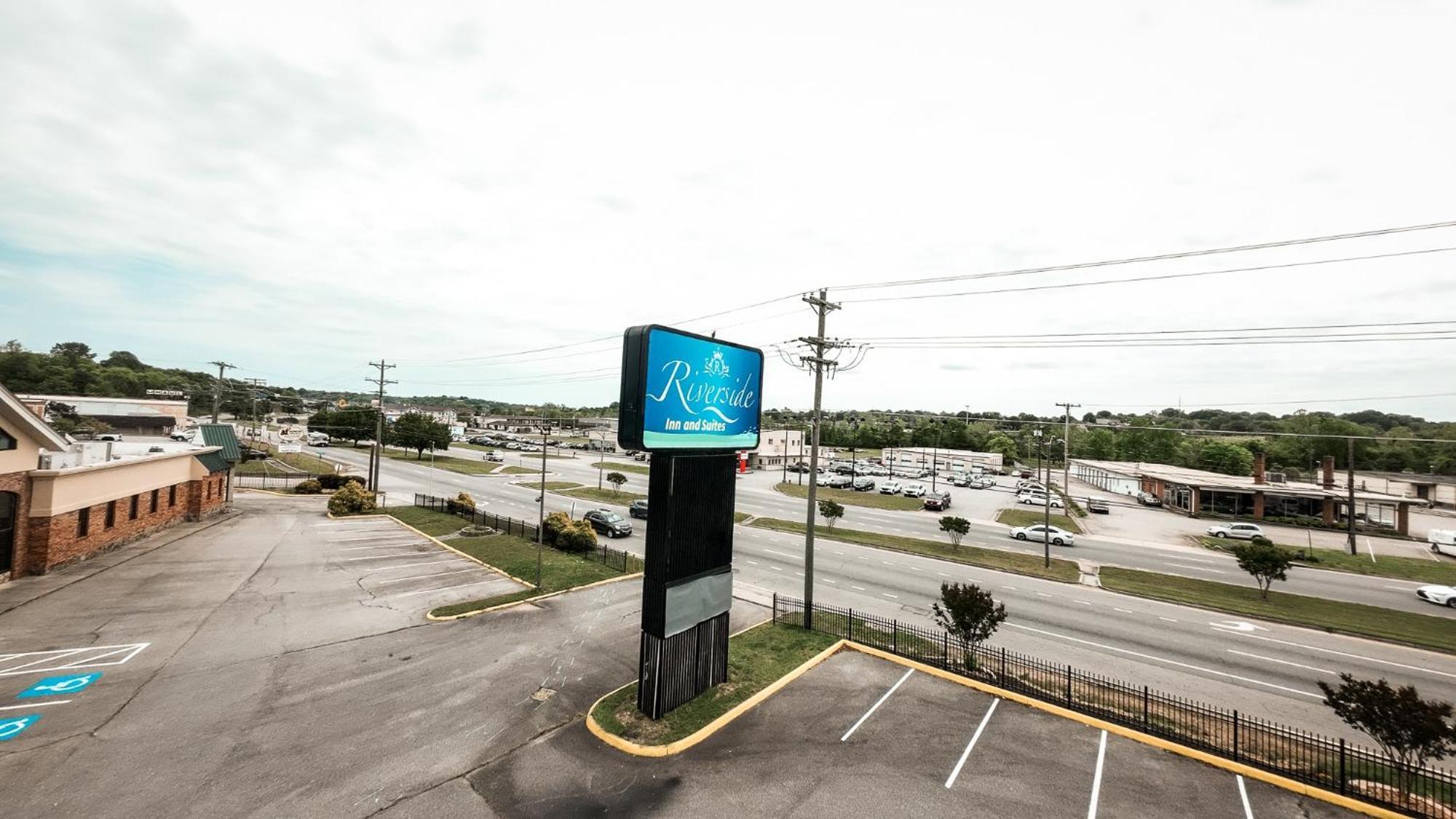 Riverside Inn & Suites By Oyo Danville Ceaser Casino Exterior photo