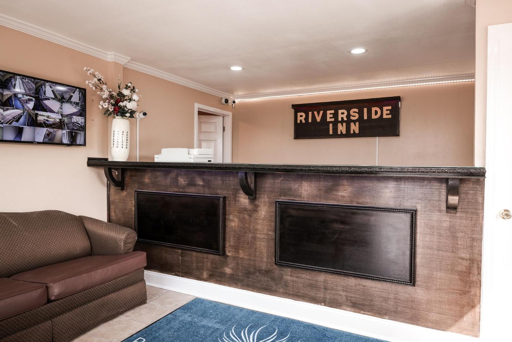Riverside Inn & Suites By Oyo Danville Ceaser Casino Exterior photo