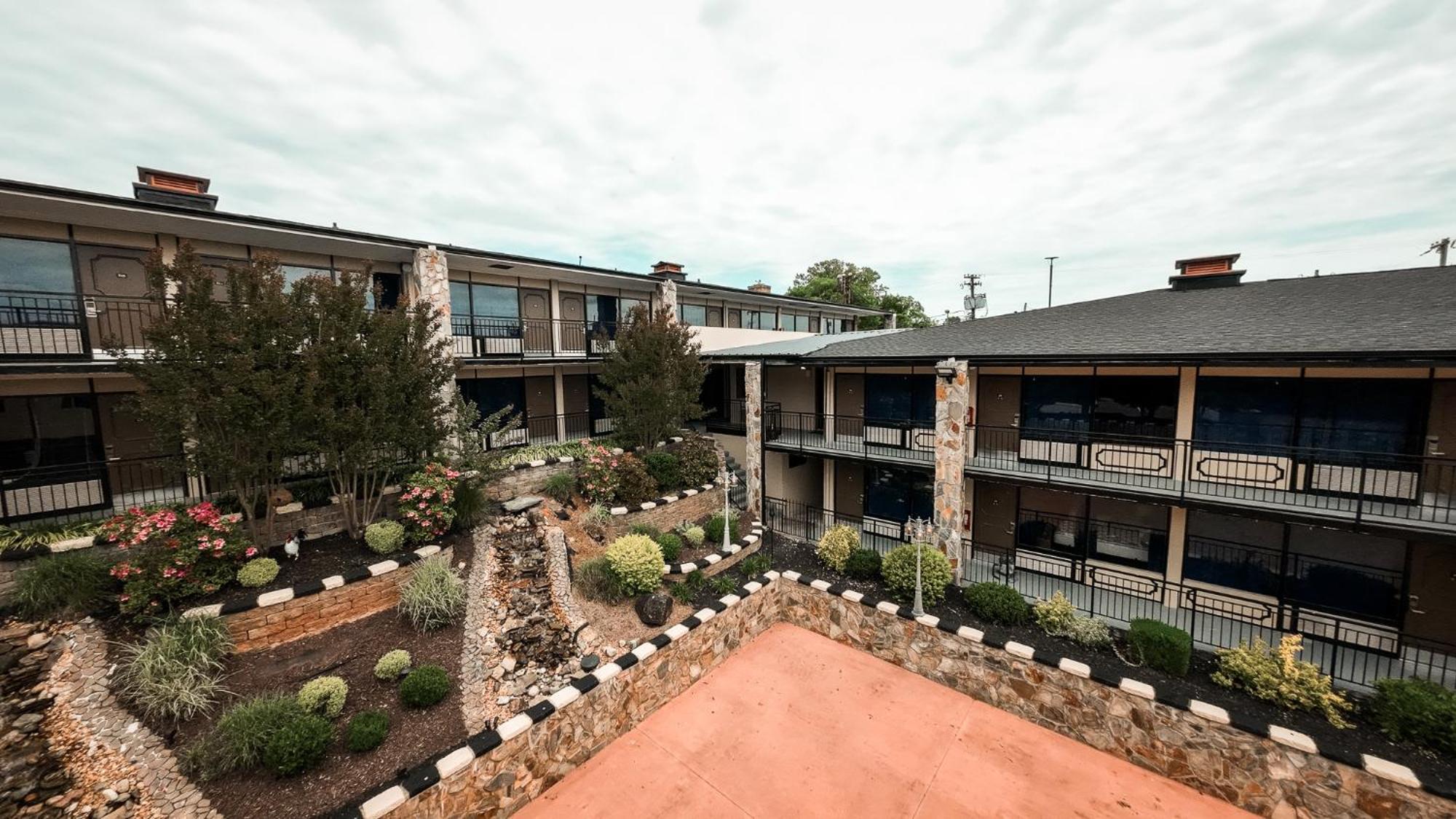 Riverside Inn & Suites By Oyo Danville Ceaser Casino Exterior photo