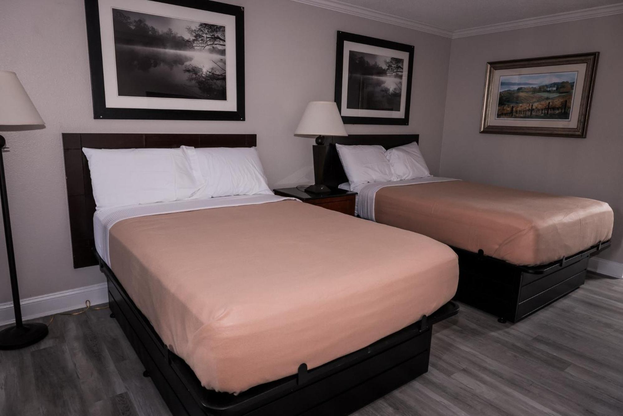 Riverside Inn & Suites By Oyo Danville Ceaser Casino Exterior photo