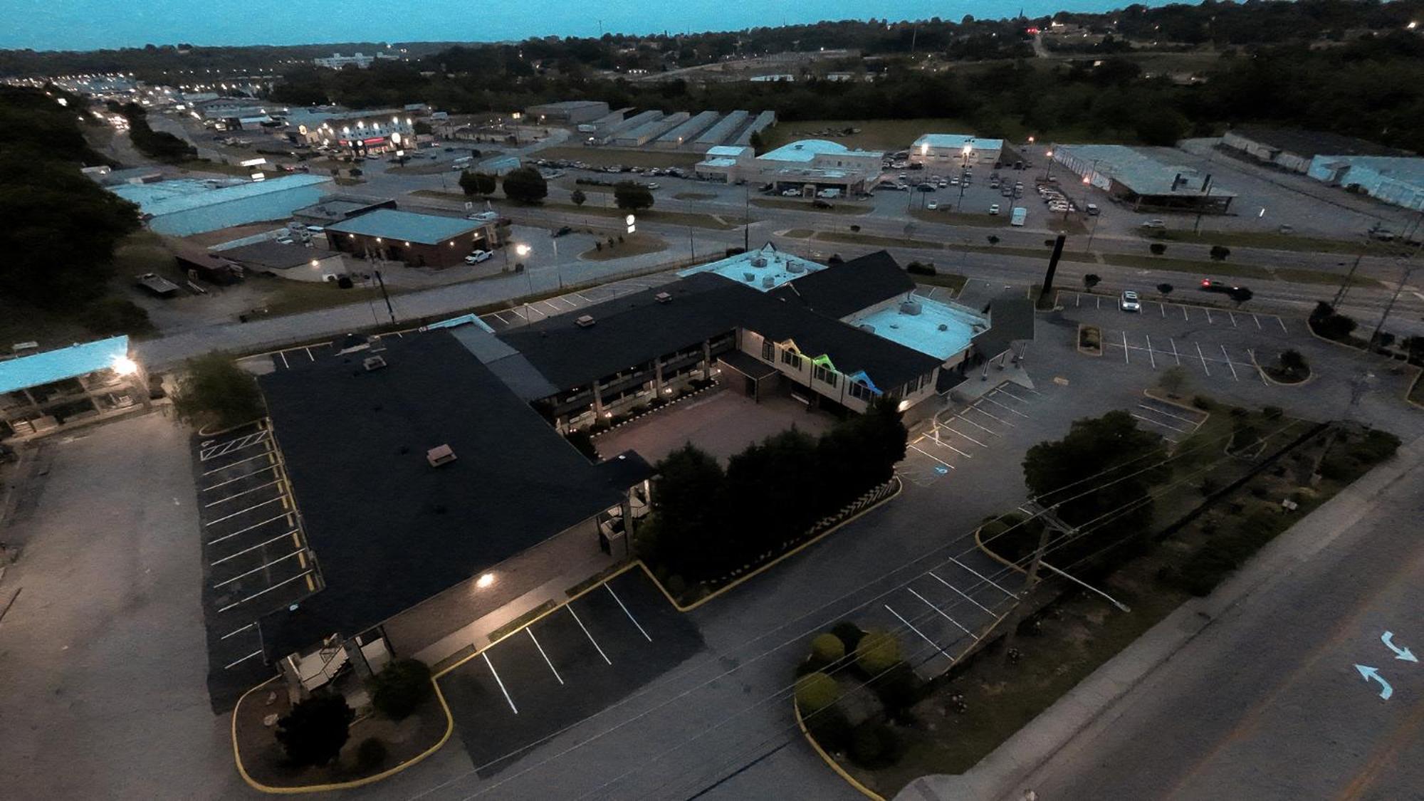 Riverside Inn & Suites By Oyo Danville Ceaser Casino Exterior photo